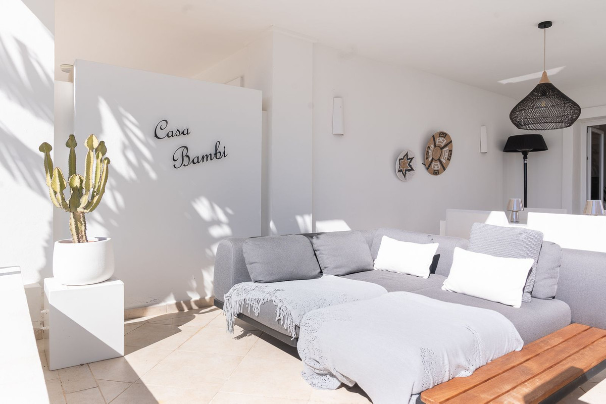 2 Bed Apartment for sale in Nueva Andalucía Costa Del Sol, Málaga, Spain