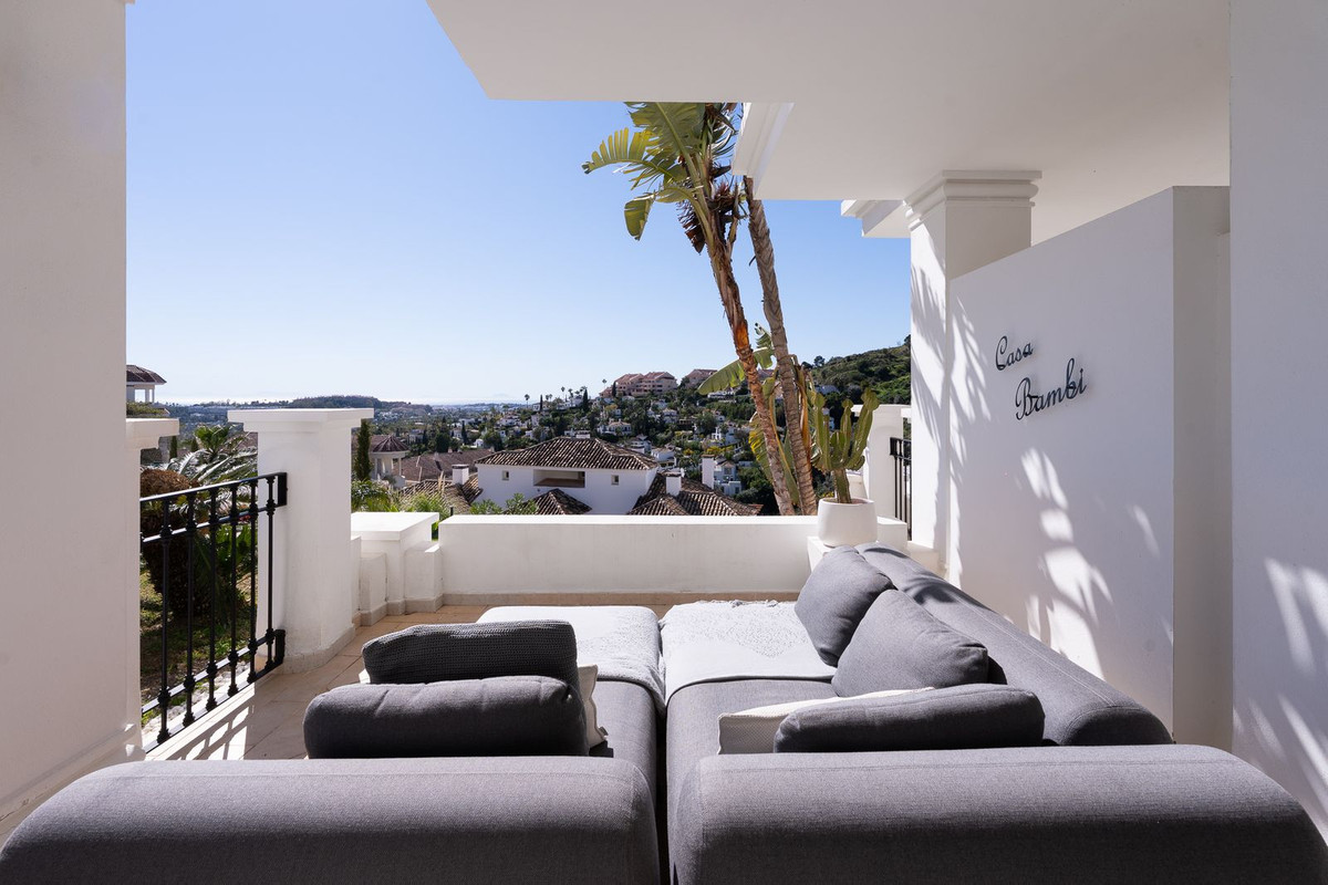 2 Bed Apartment for sale in Nueva Andalucía Costa Del Sol, Málaga, Spain
