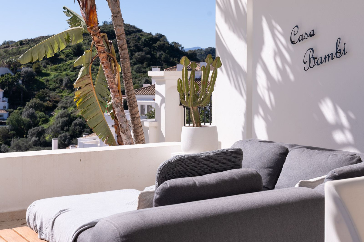 2 Bed Apartment for sale in Nueva Andalucía Costa Del Sol, Málaga, Spain