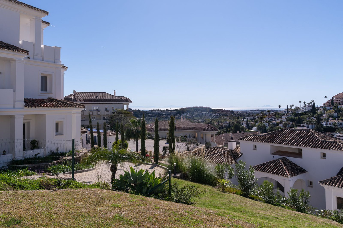 2 Bed Apartment for sale in Nueva Andalucía Costa Del Sol, Málaga, Spain