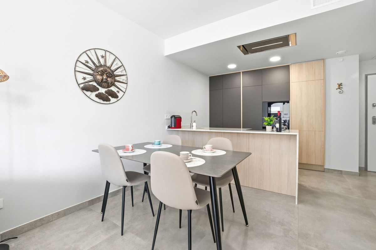 Se vende Apartamento Planta Media de 2 dormitorios en Costa Blanca, Alicante, España