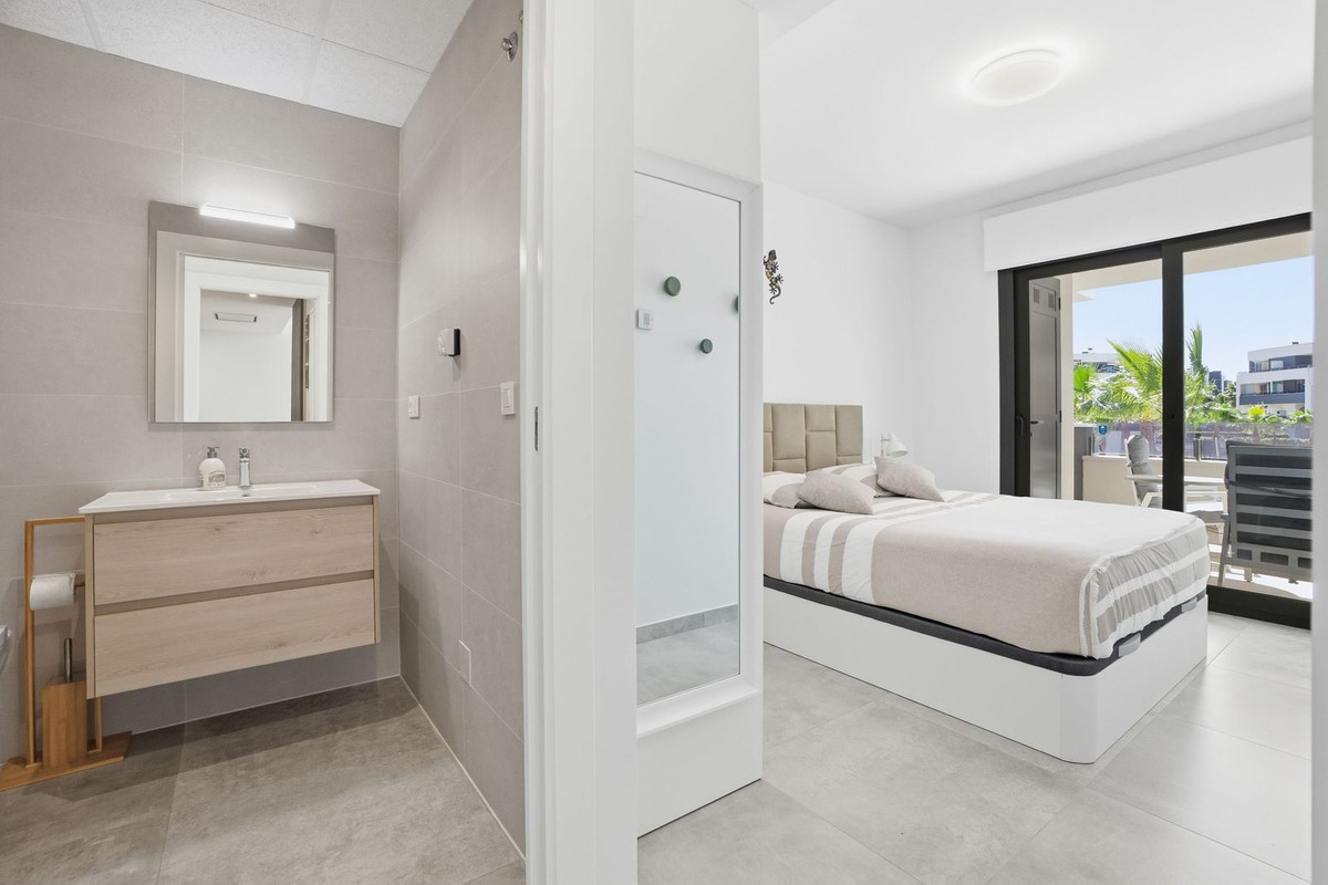 Se vende Apartamento Planta Media de 2 dormitorios en Costa Blanca, Alicante, España