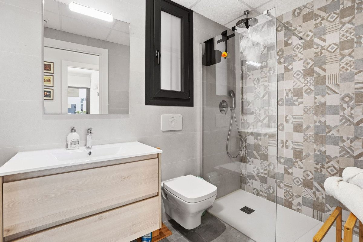 Se vende Apartamento Planta Media de 2 dormitorios en Costa Blanca, Alicante, España