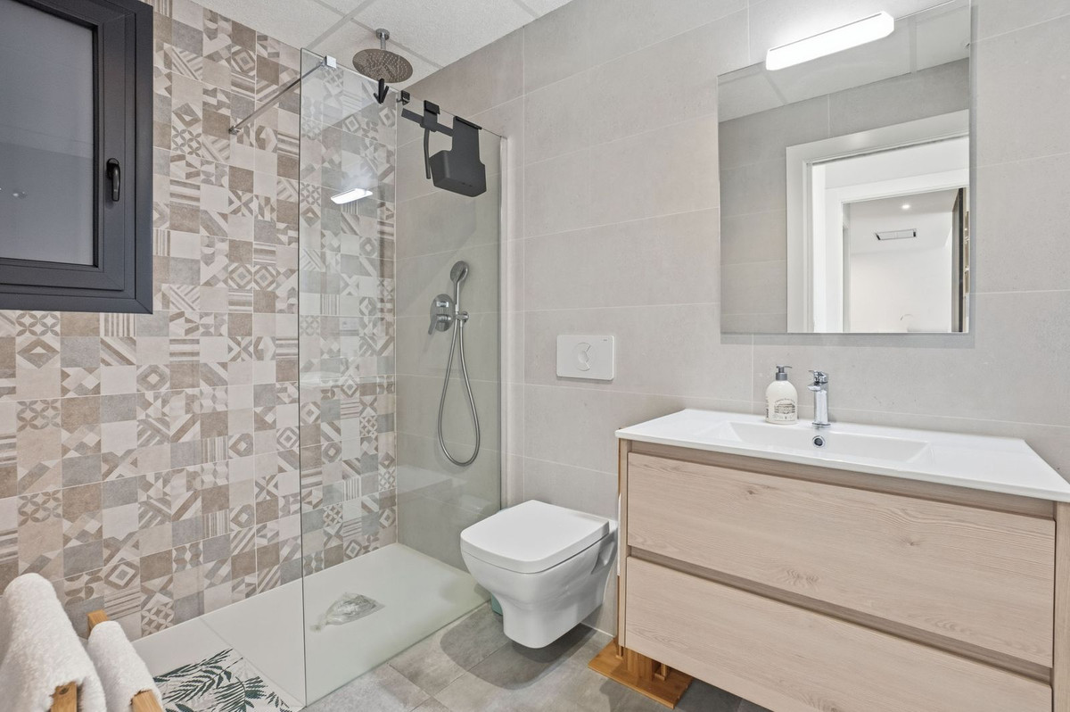 Se vende Apartamento Planta Media de 2 dormitorios en Costa Blanca, Alicante, España