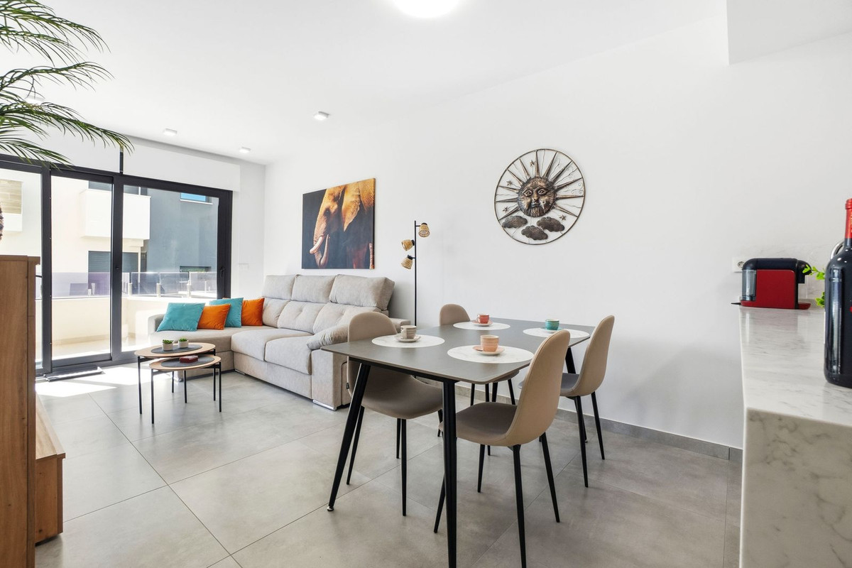 Se vende Apartamento Planta Media de 2 dormitorios en Costa Blanca, Alicante, España