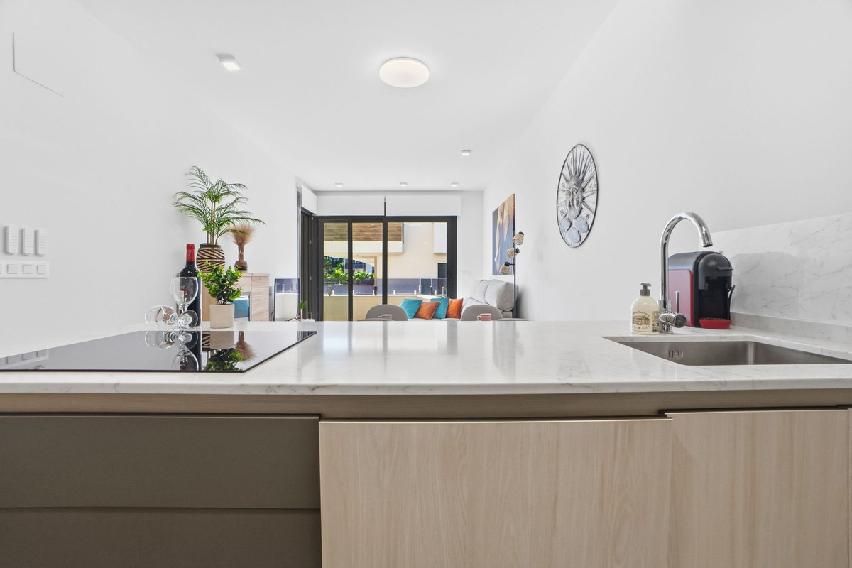 Se vende Apartamento Planta Media de 2 dormitorios en Costa Blanca, Alicante, España
