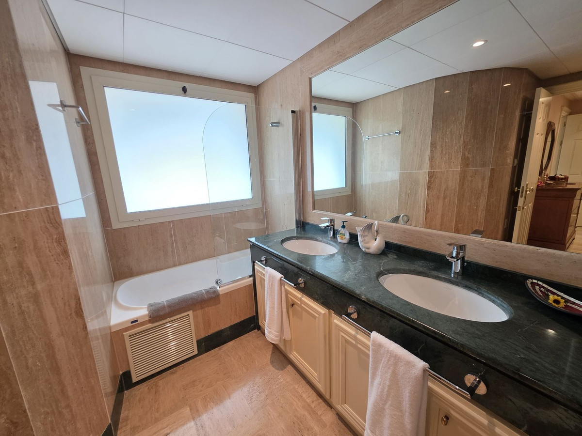 4 Bed Apartment for sale in Sierra Blanca Costa Del Sol, Málaga, Spain