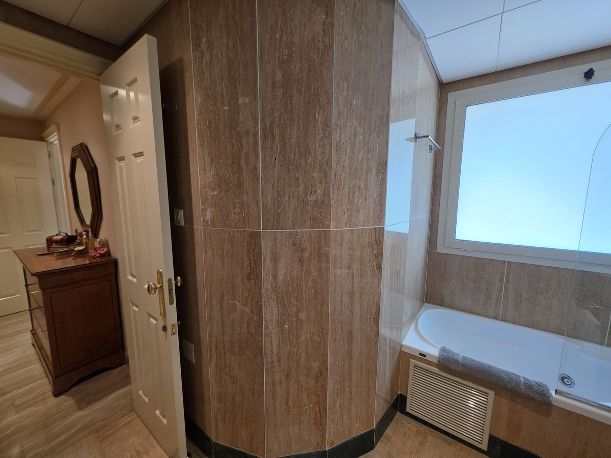 4 Bed Apartment for sale in Sierra Blanca Costa Del Sol, Málaga, Spain