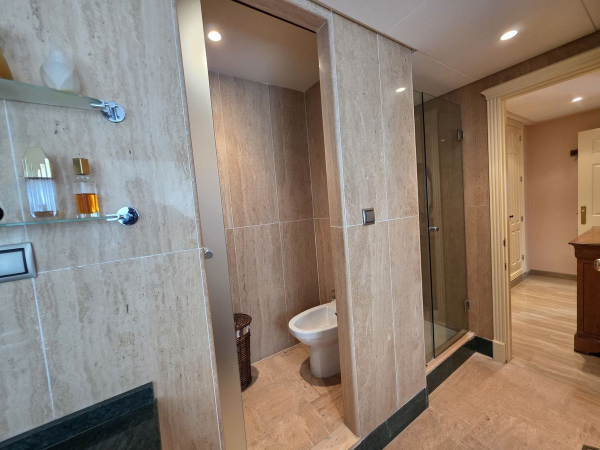 4 Bed Apartment for sale in Sierra Blanca Costa Del Sol, Málaga, Spain