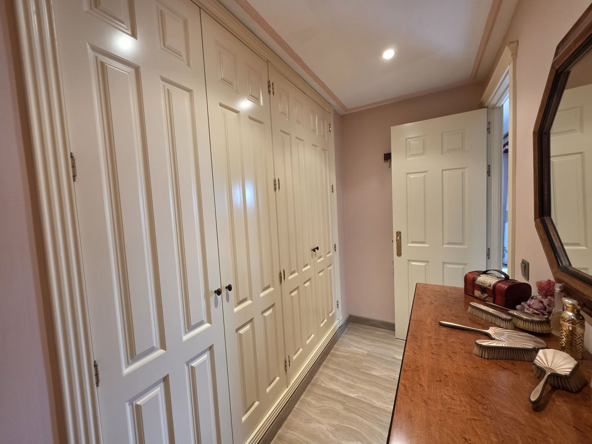 4 Bed Apartment for sale in Sierra Blanca Costa Del Sol, Málaga, Spain
