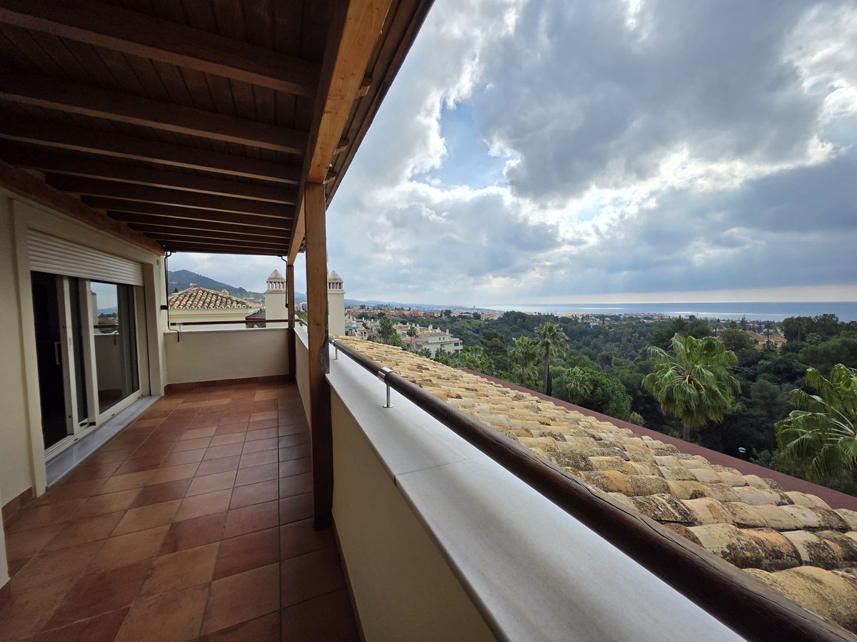 4 Bed Apartment for sale in Sierra Blanca Costa Del Sol, Málaga, Spain