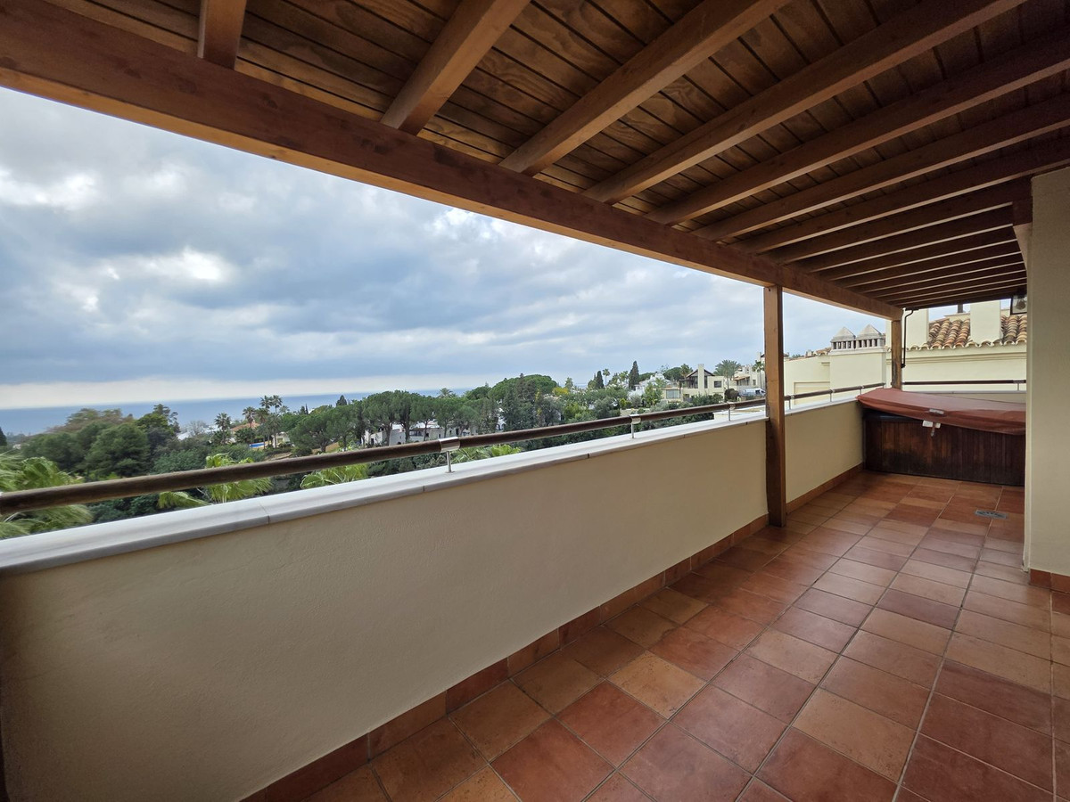 4 Bed Apartment for sale in Sierra Blanca Costa Del Sol, Málaga, Spain