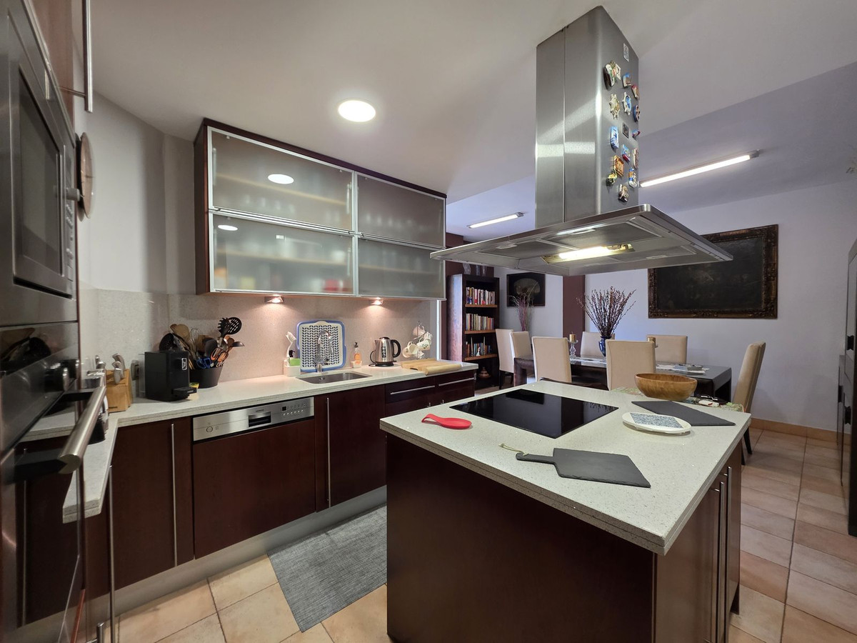 4 Bed Apartment for sale in Sierra Blanca Costa Del Sol, Málaga, Spain