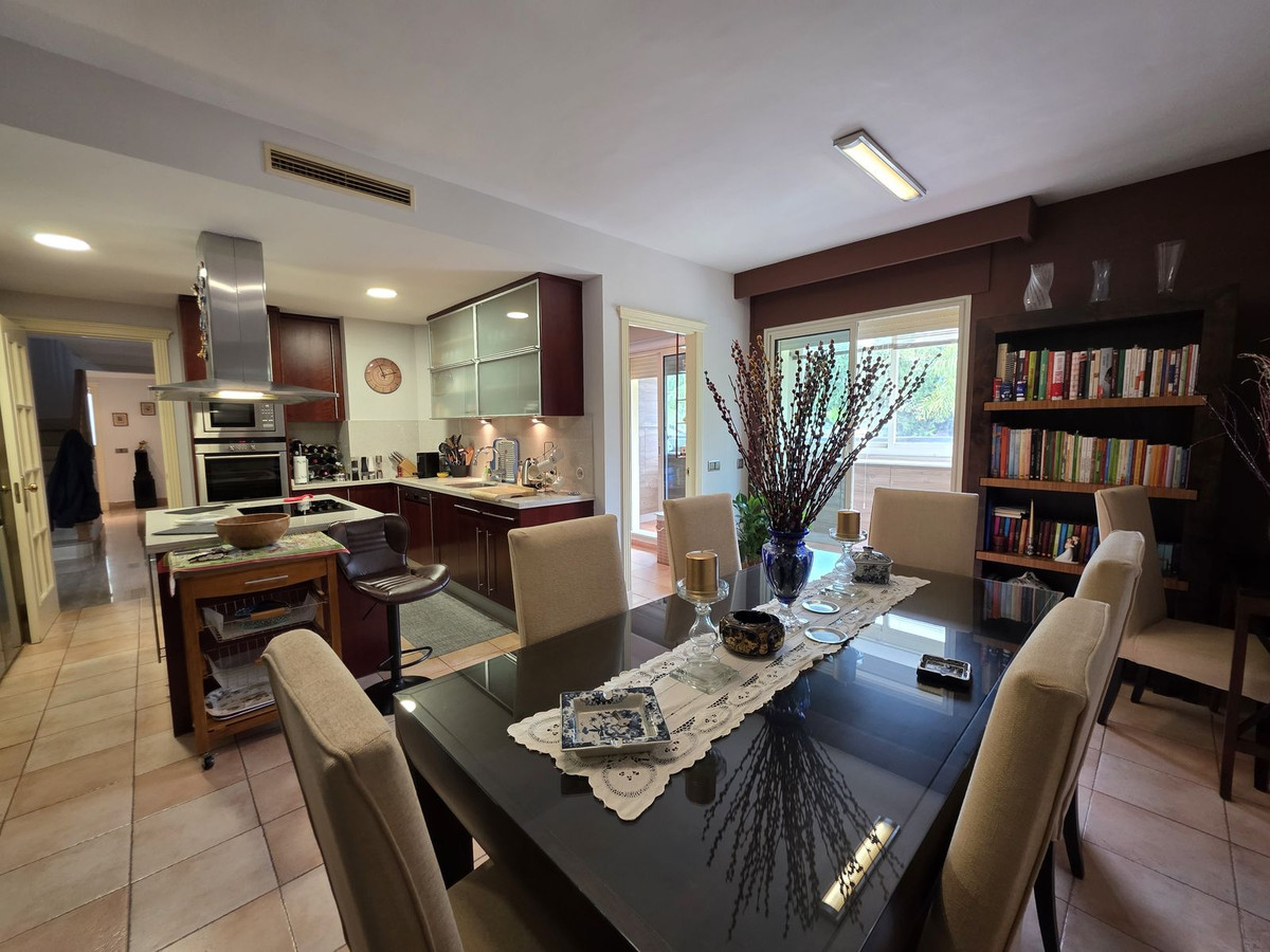 4 Bed Apartment for sale in Sierra Blanca Costa Del Sol, Málaga, Spain