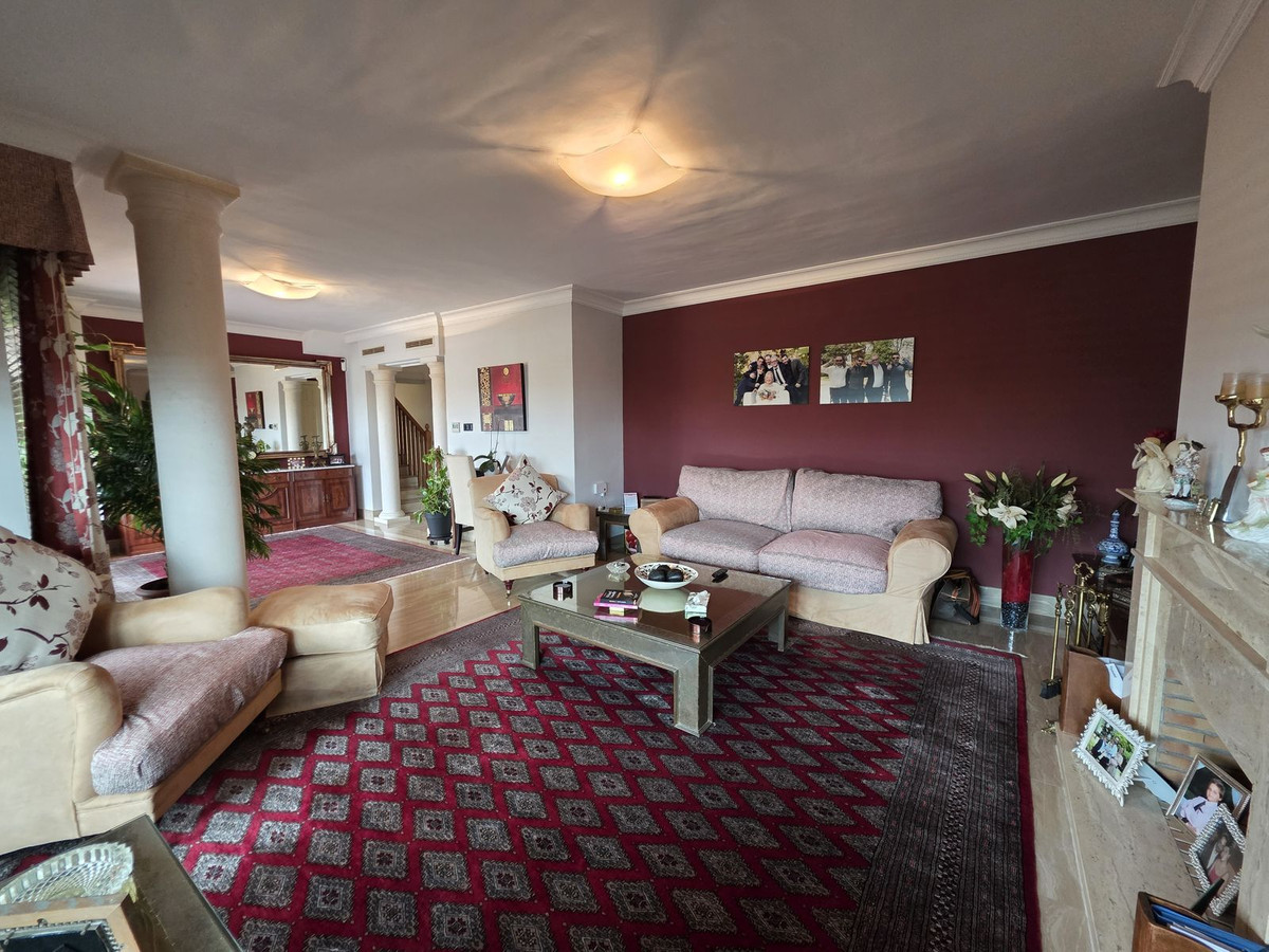 4 Bed Apartment for sale in Sierra Blanca Costa Del Sol, Málaga, Spain