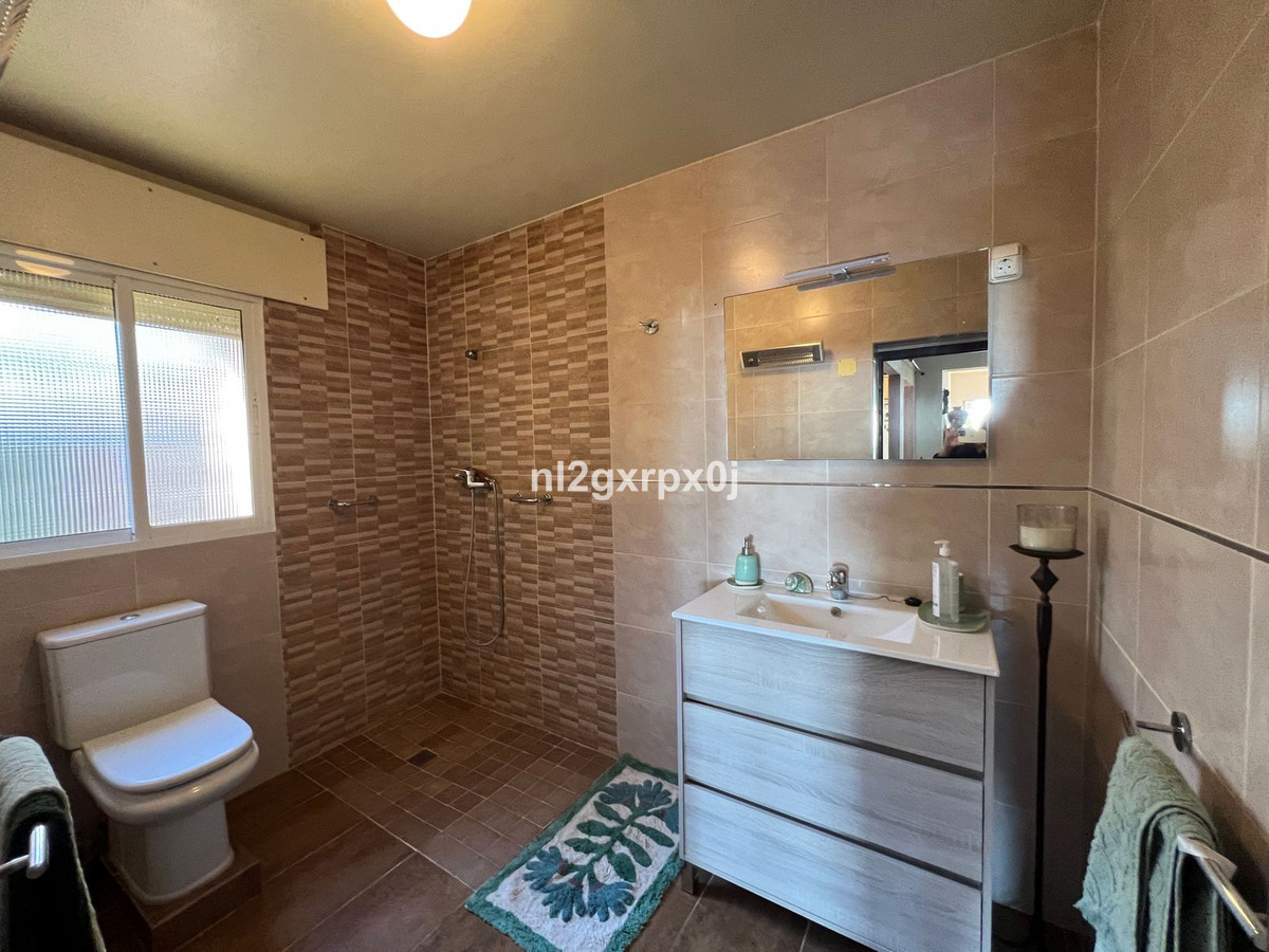 Se vende Villa - Chalet de 5 dormitorios en Costa Del Sol, Málaga, España