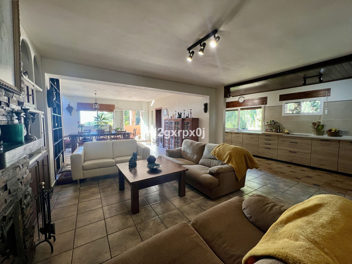 Se vende Villa - Chalet de 5 dormitorios en Costa Del Sol, Málaga, España