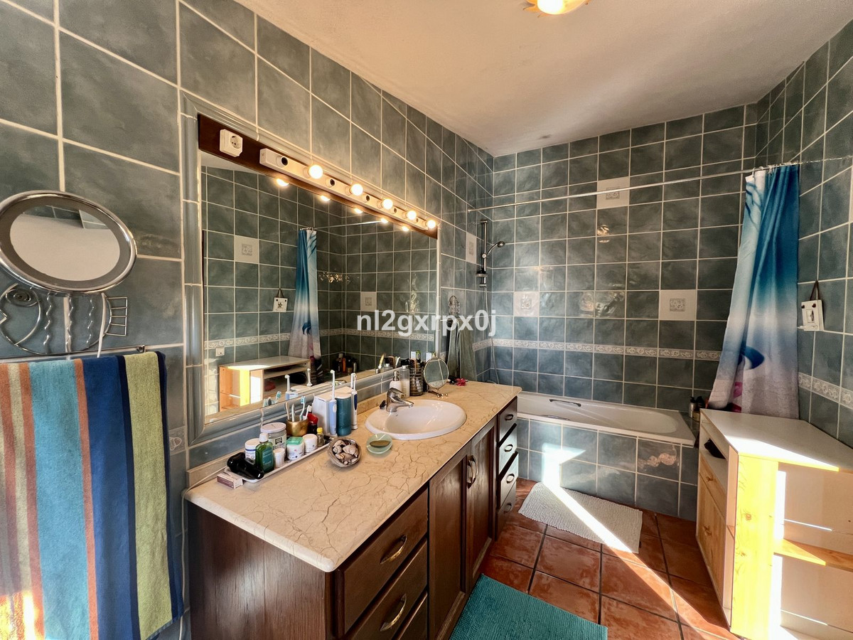 Se vende Villa - Chalet de 5 dormitorios en Costa Del Sol, Málaga, España