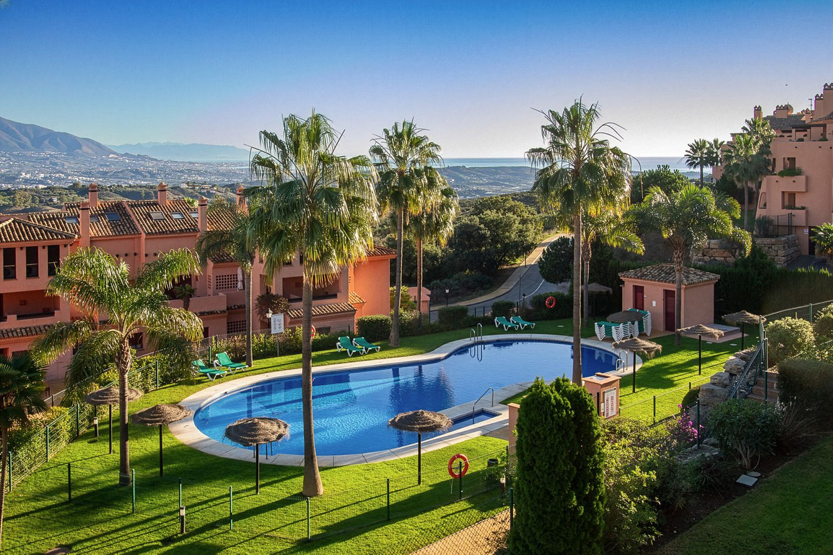 3 Bed Apartment for sale in La Mairena Costa Del Sol, Málaga, Spain