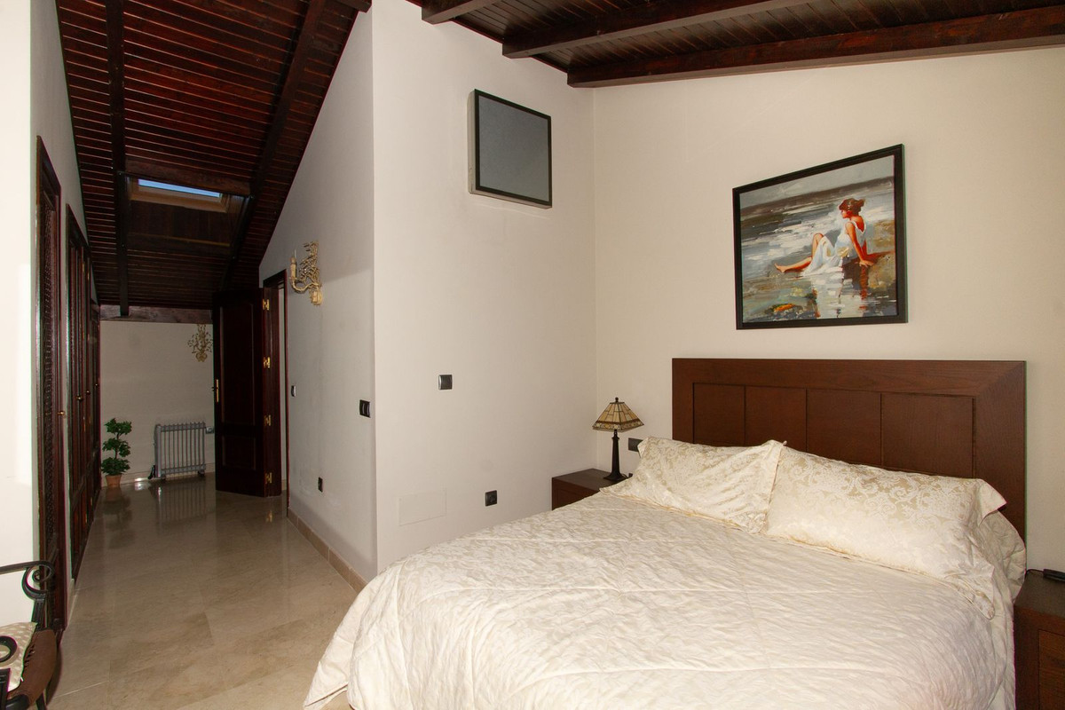 3 Bed Apartment for sale in La Mairena Costa Del Sol, Málaga, Spain