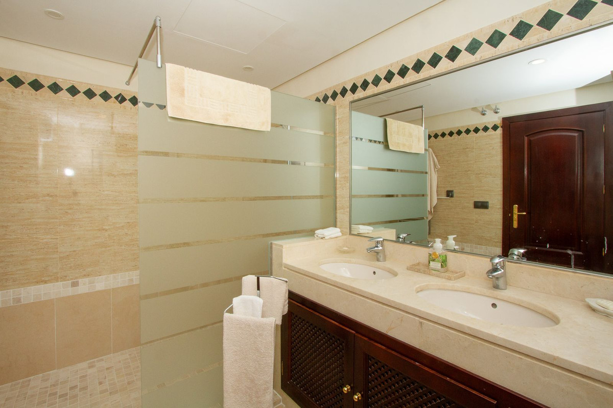 3 Bed Apartment for sale in La Mairena Costa Del Sol, Málaga, Spain