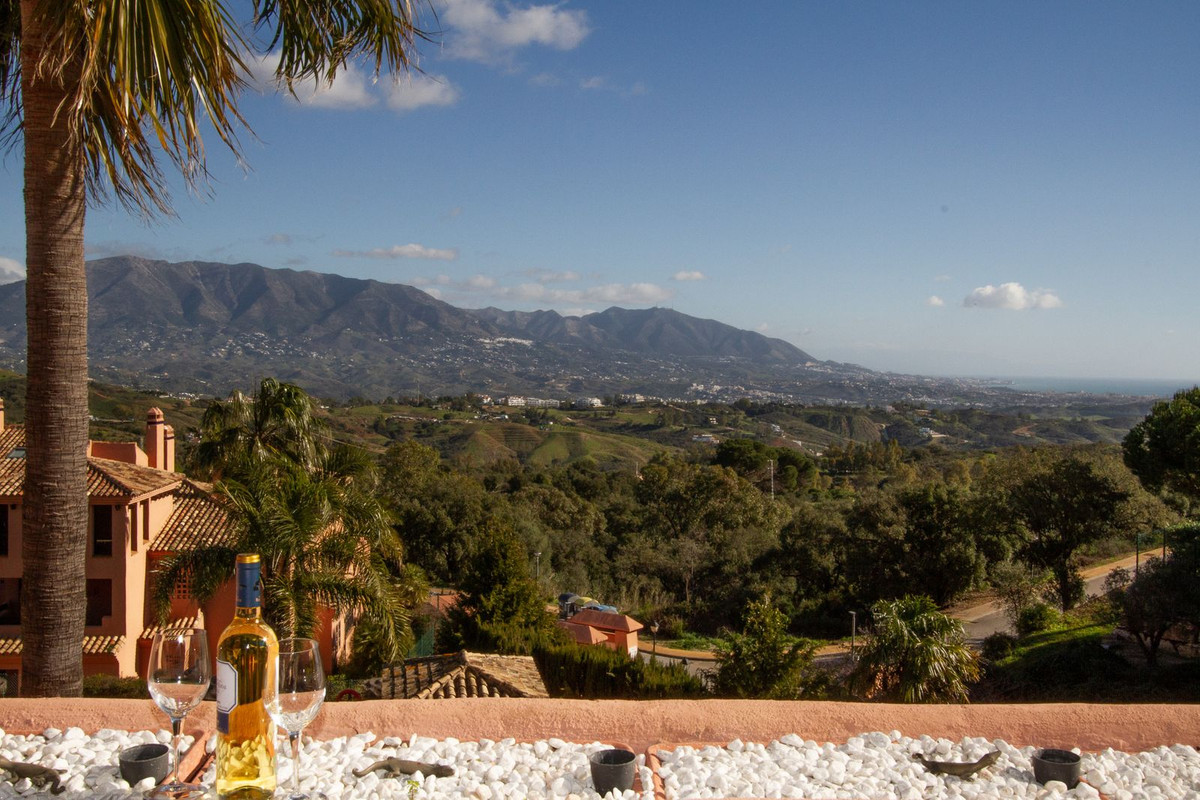 3 Bed Apartment for sale in La Mairena Costa Del Sol, Málaga, Spain