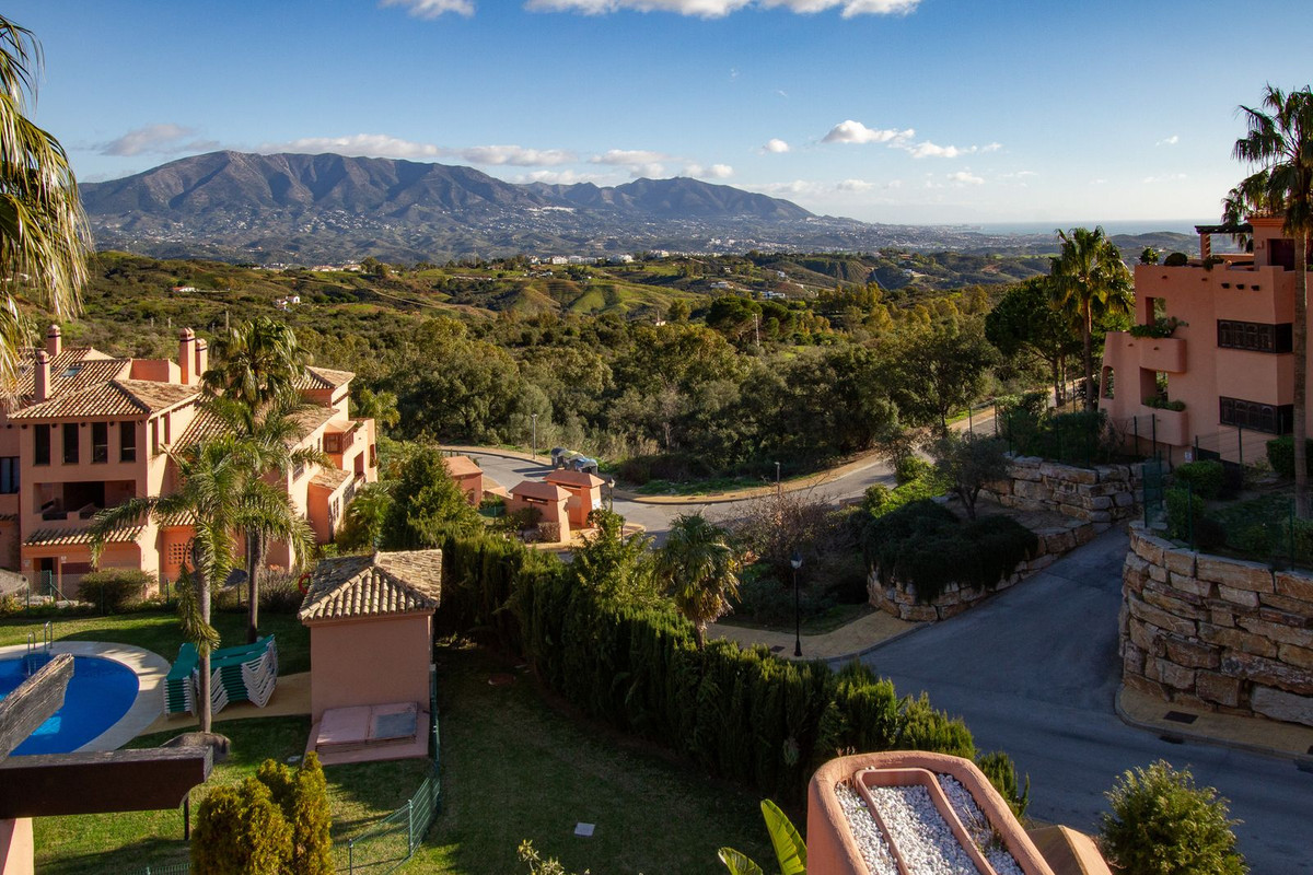3 Bed Apartment for sale in La Mairena Costa Del Sol, Málaga, Spain