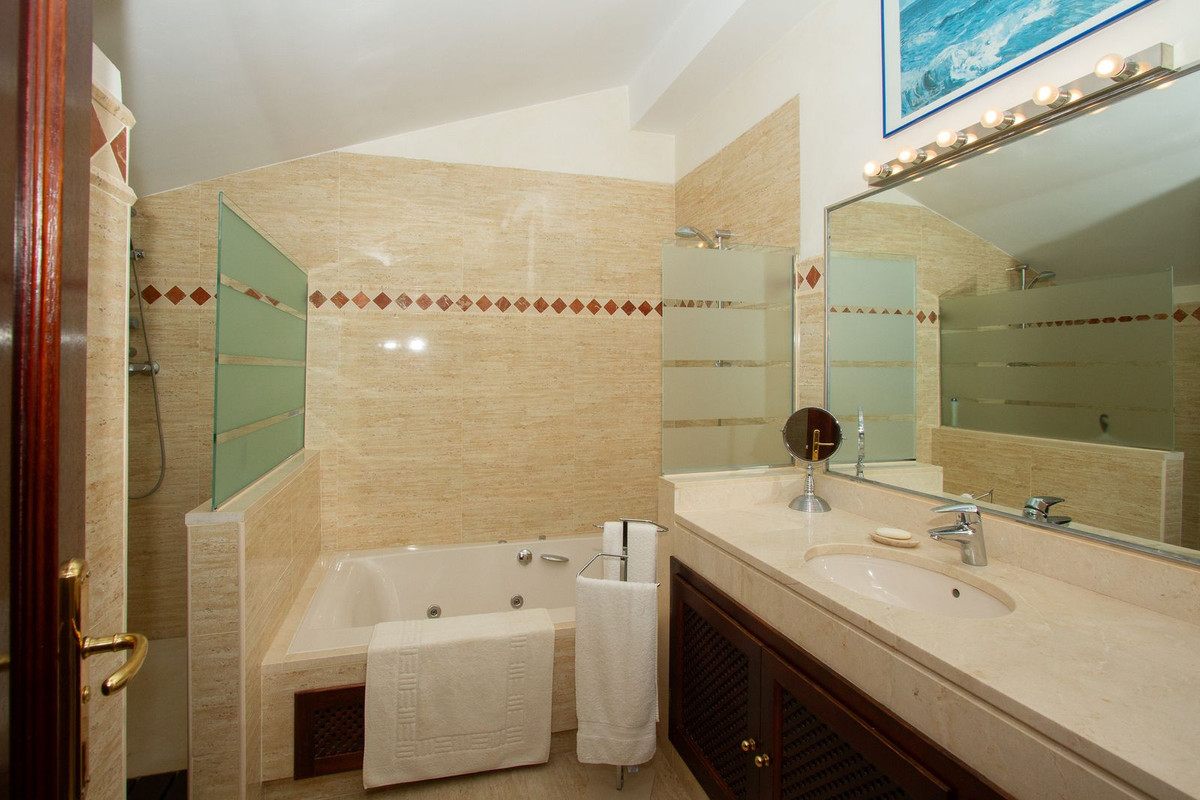 3 Bed Apartment for sale in La Mairena Costa Del Sol, Málaga, Spain
