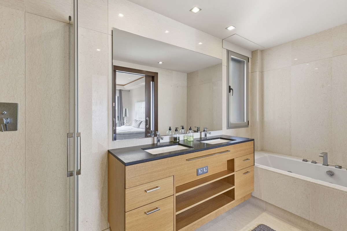 2 Bed Apartment for sale in Los Arqueros Costa Del Sol, Málaga, Spain