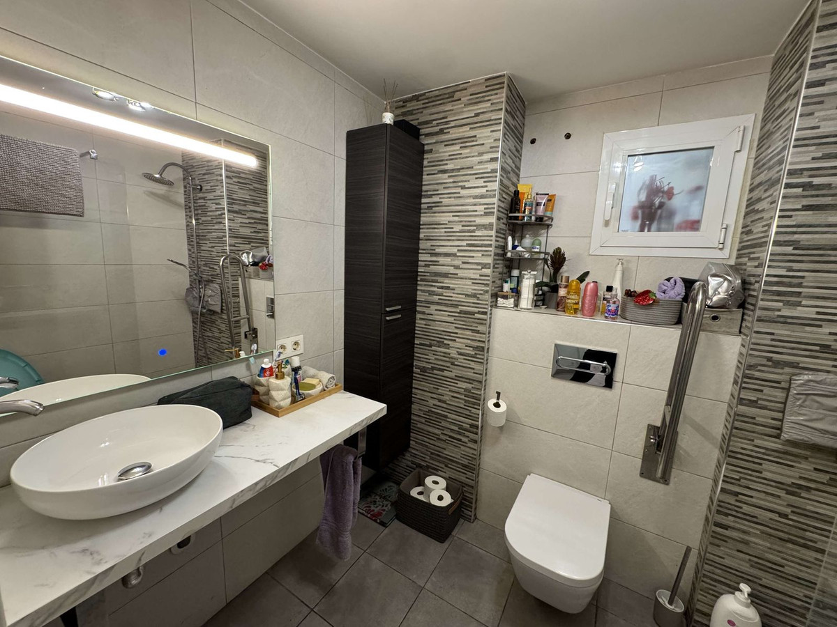 3 Bed Apartment for sale in Marbella Costa Del Sol, Málaga, Spain