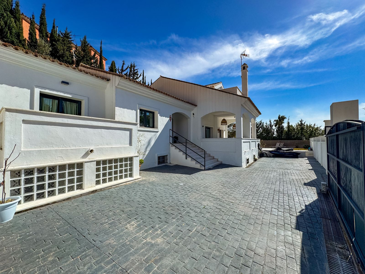 Se vende Villa - Chalet de 5 dormitorios en Costa Del Sol, Málaga, España