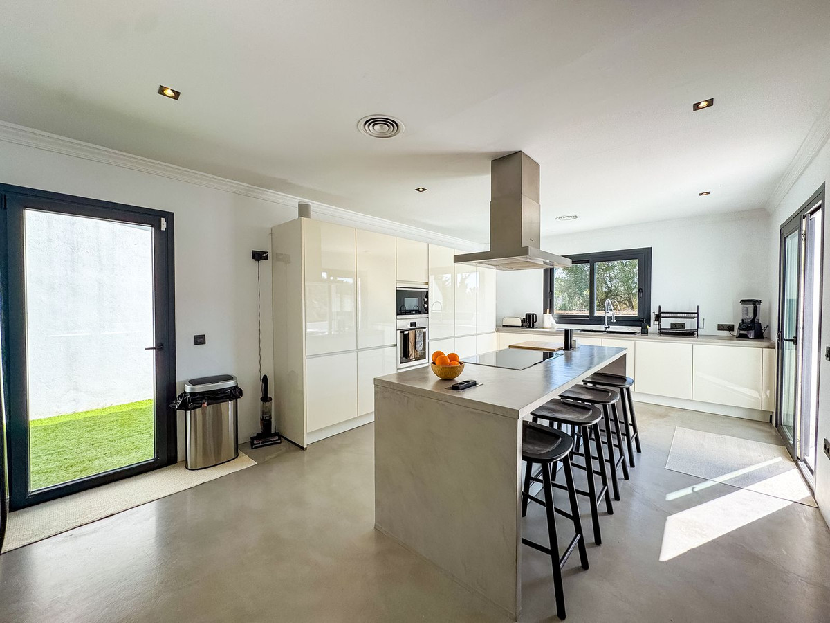 Se vende Villa - Chalet de 5 dormitorios en Costa Del Sol, Málaga, España