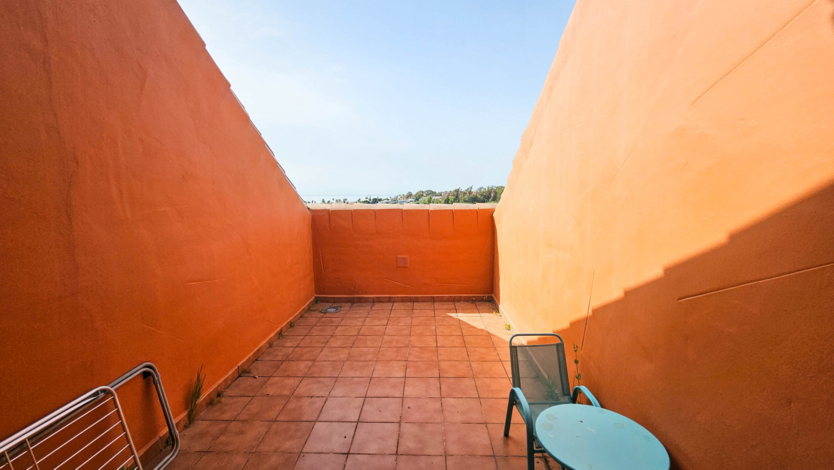 2 Bed Apartment for sale in La Duquesa Costa Del Sol, Málaga, Spain