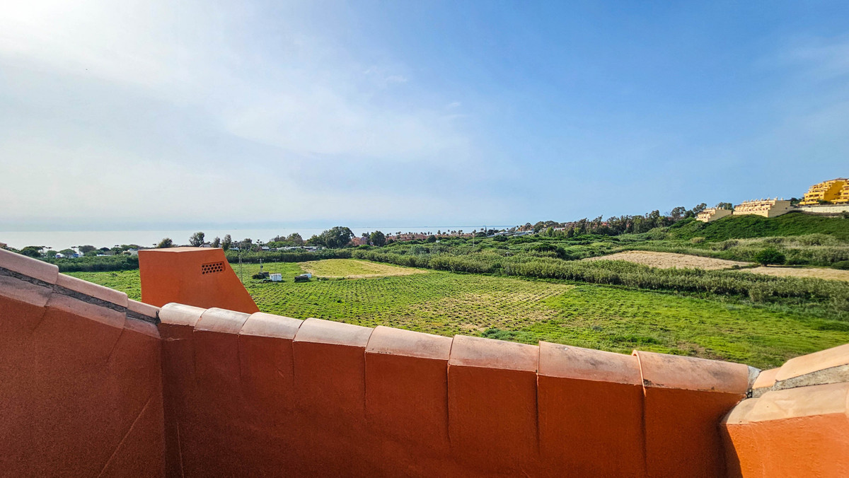 2 Bed Apartment for sale in La Duquesa Costa Del Sol, Málaga, Spain