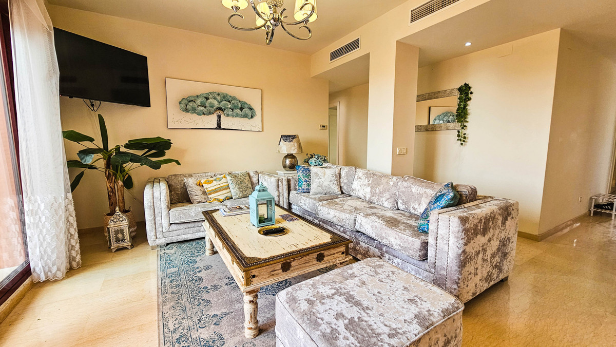 2 Bed Apartment for sale in La Duquesa Costa Del Sol, Málaga, Spain