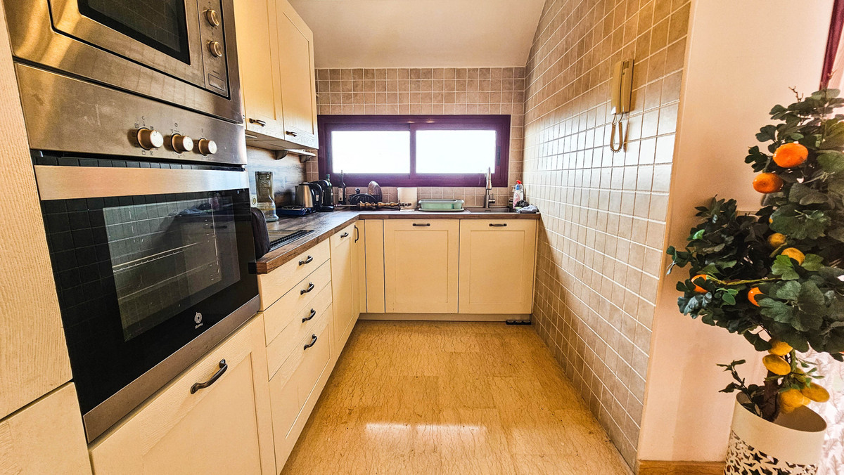 2 Bed Apartment for sale in La Duquesa Costa Del Sol, Málaga, Spain