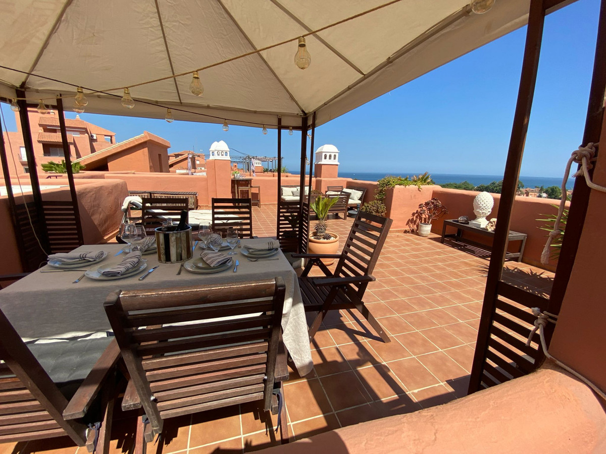 2 Bed Apartment for sale in La Duquesa Costa Del Sol, Málaga, Spain