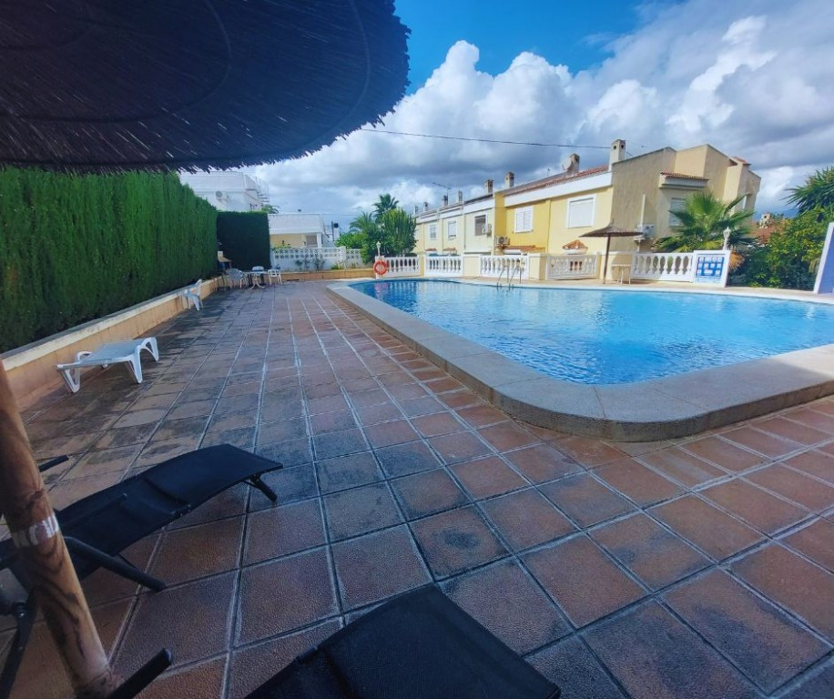 Se vende Bungalow de 2 dormitorios en Costa Blanca, Alicante, España