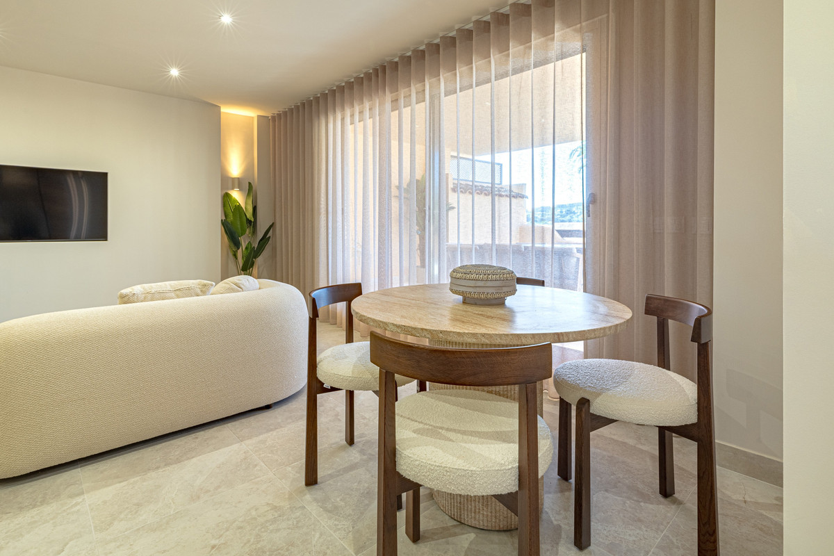2 Bed Apartment for sale in Benahavís Costa Del Sol, Málaga, Spain
