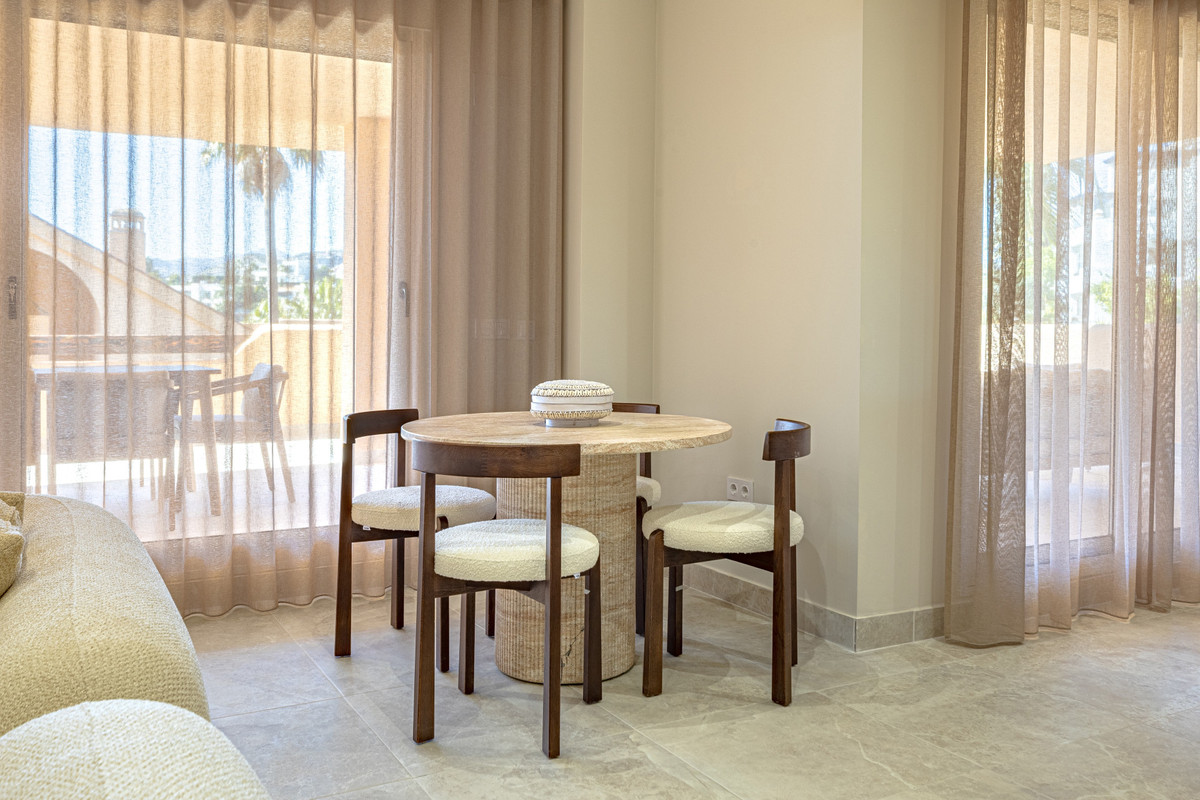 2 Bed Apartment for sale in Benahavís Costa Del Sol, Málaga, Spain