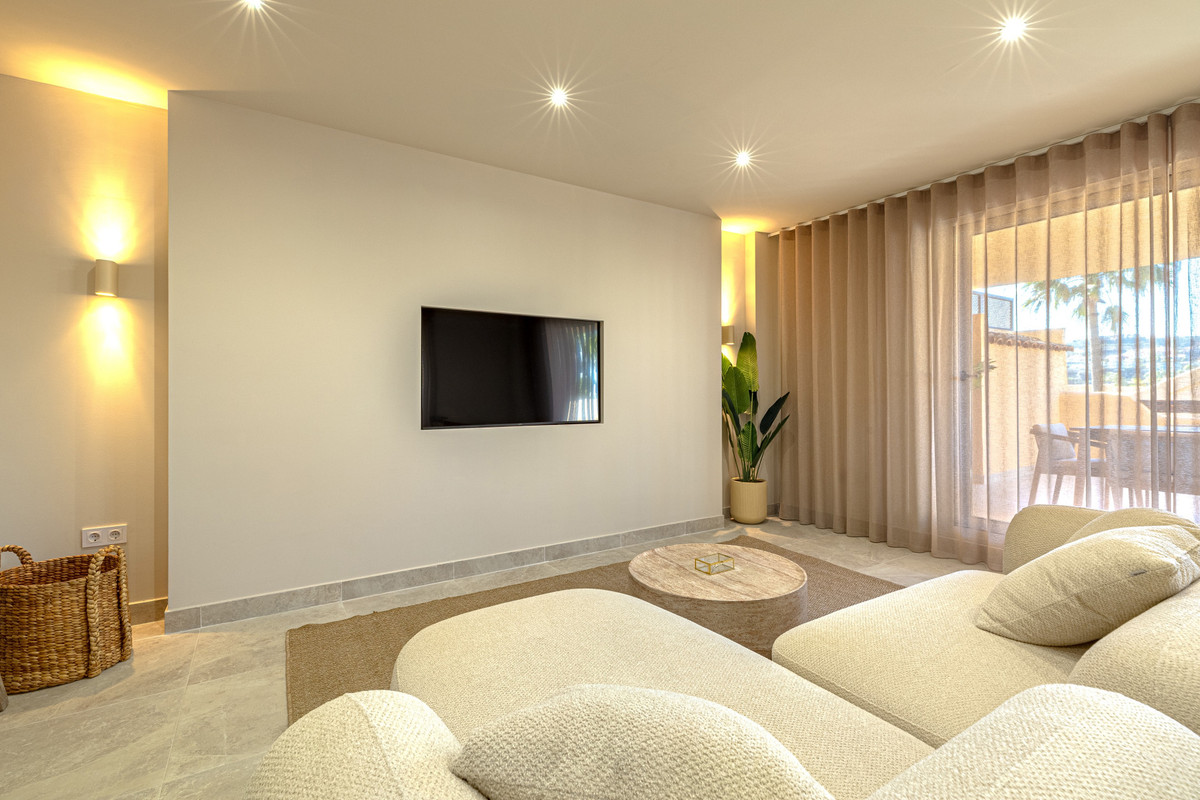 2 Bed Apartment for sale in Benahavís Costa Del Sol, Málaga, Spain