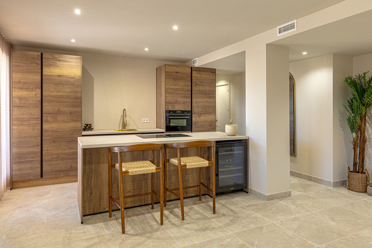 2 Bed Apartment for sale in Benahavís Costa Del Sol, Málaga, Spain