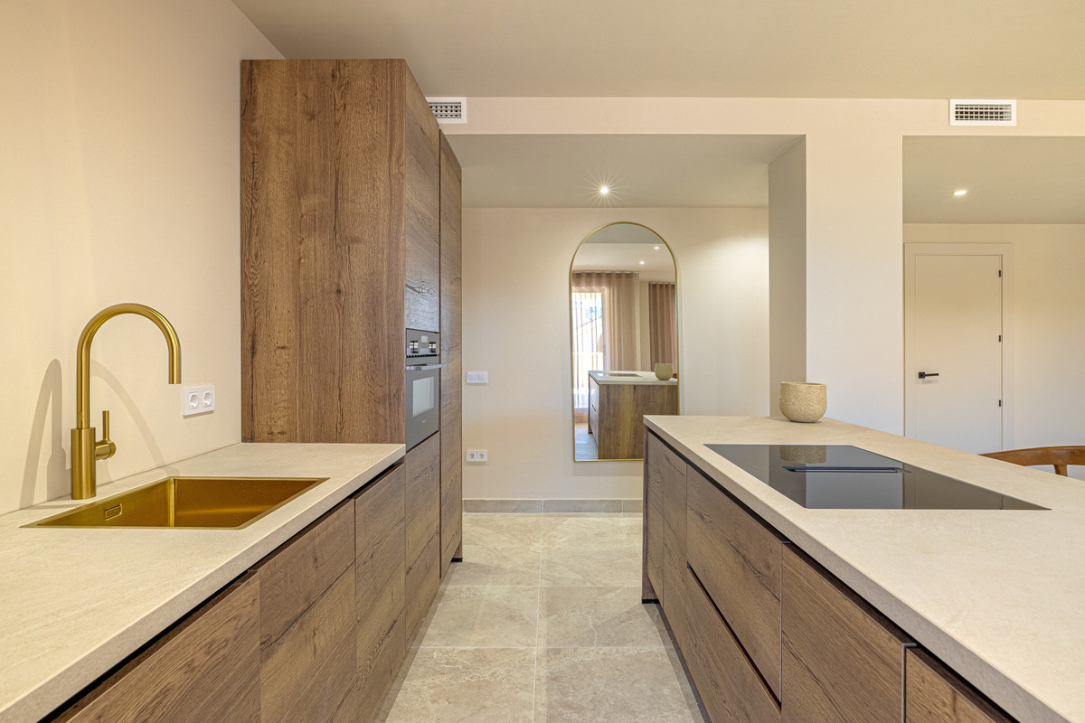 2 Bed Apartment for sale in Benahavís Costa Del Sol, Málaga, Spain