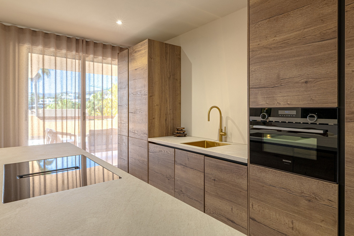 2 Bed Apartment for sale in Benahavís Costa Del Sol, Málaga, Spain