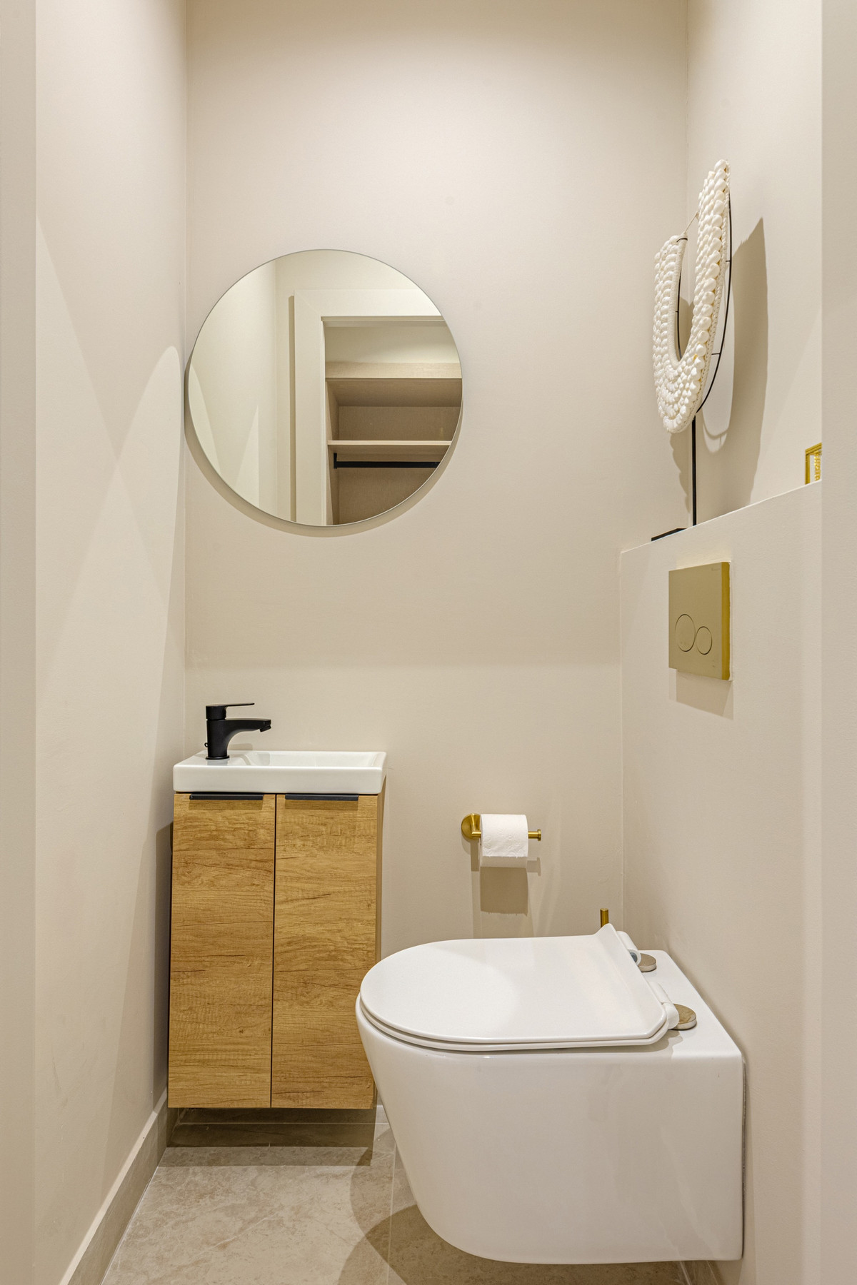 2 Bed Apartment for sale in Benahavís Costa Del Sol, Málaga, Spain