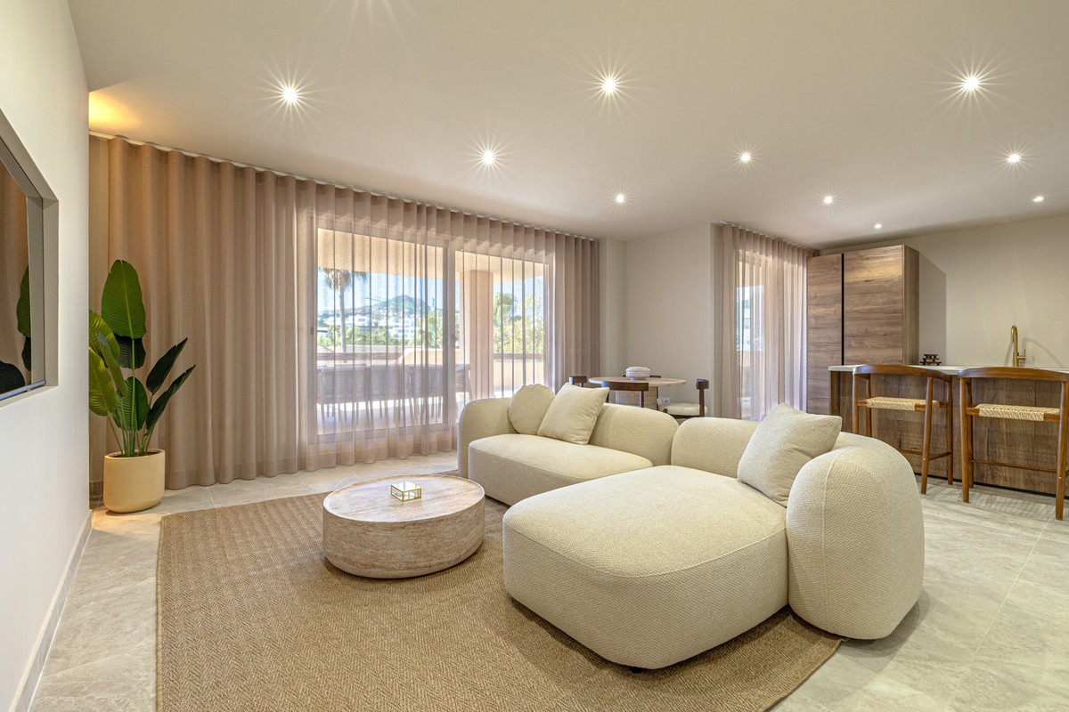 2 Bed Apartment for sale in Benahavís Costa Del Sol, Málaga, Spain