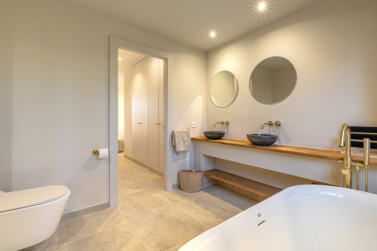 2 Bed Apartment for sale in Benahavís Costa Del Sol, Málaga, Spain