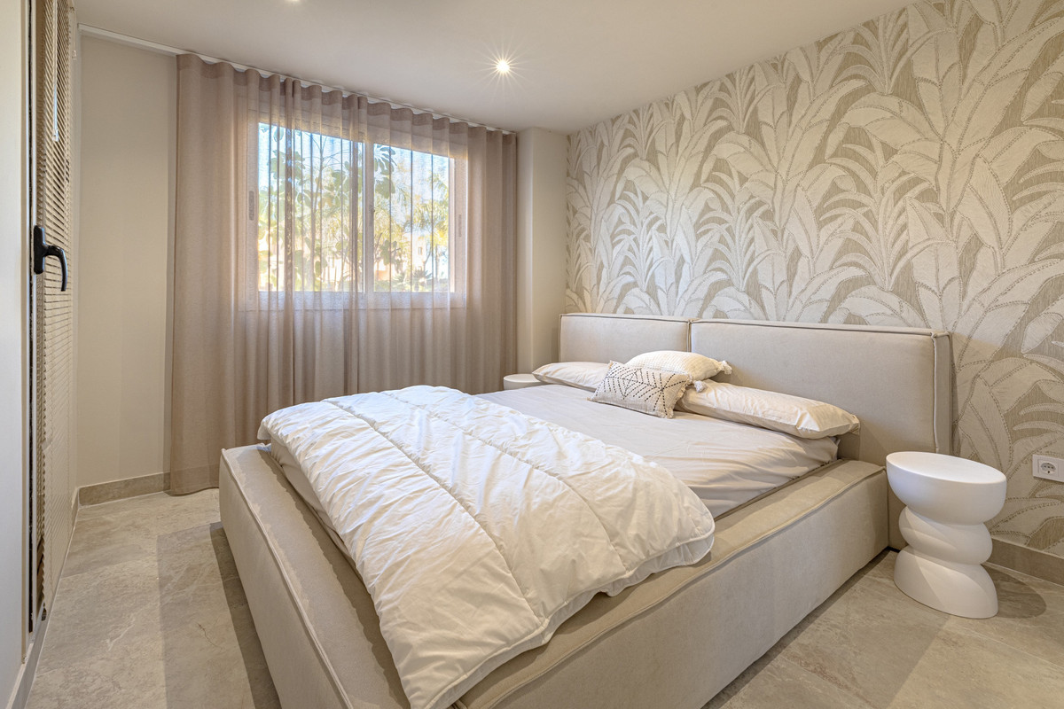 2 Bed Apartment for sale in Benahavís Costa Del Sol, Málaga, Spain
