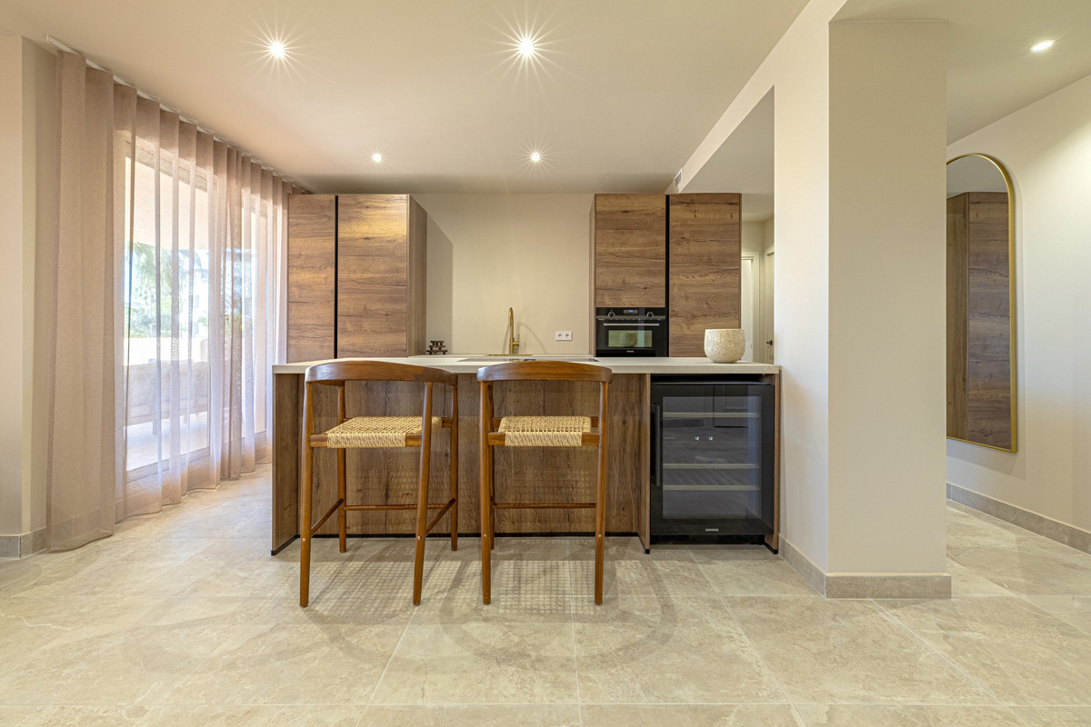 2 Bed Apartment for sale in Benahavís Costa Del Sol, Málaga, Spain
