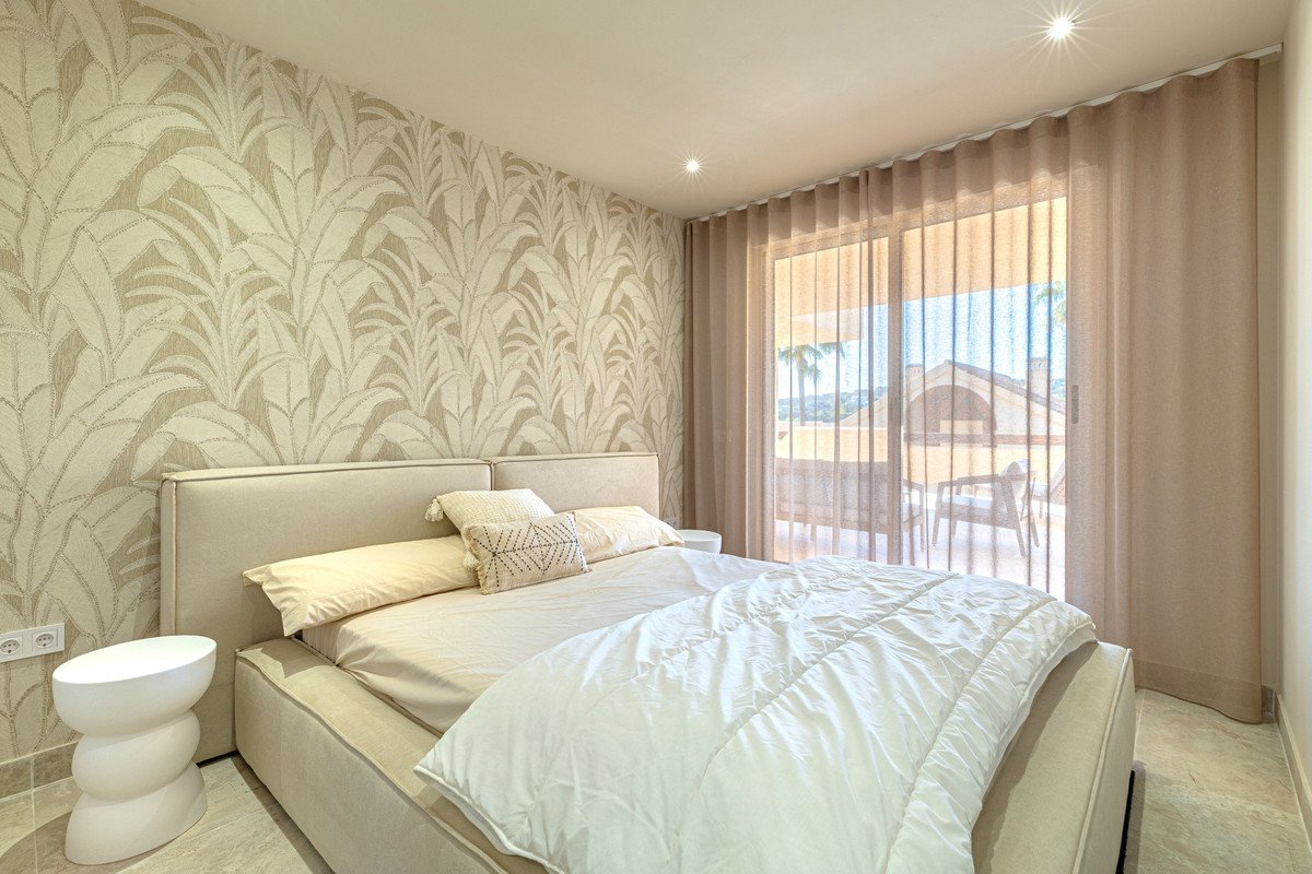 2 Bed Apartment for sale in Benahavís Costa Del Sol, Málaga, Spain